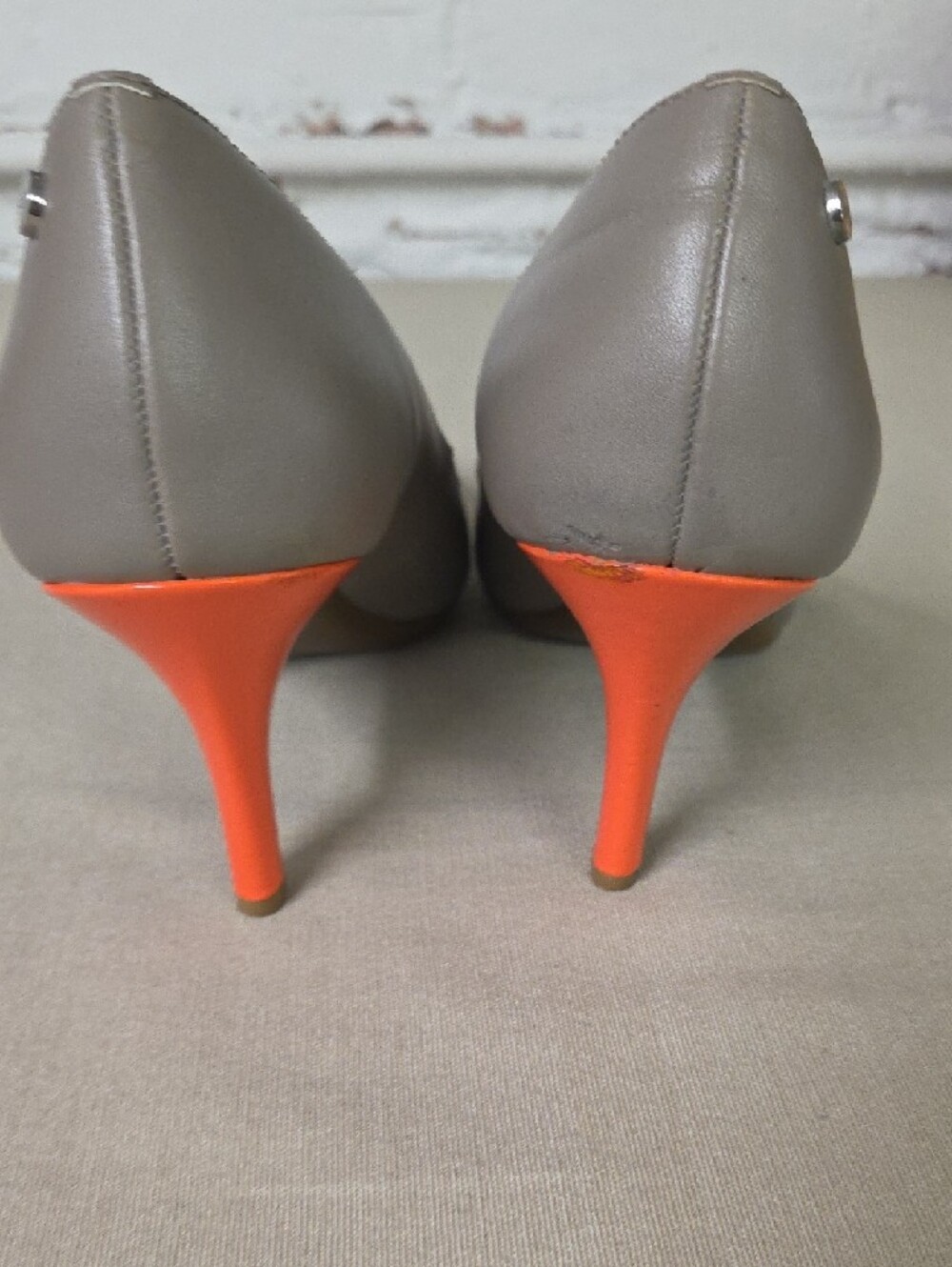 Calvin Klein Leather Taupe Pointed-Toe Pumps with Orange Heel Size 9.5 - Picture 4 of 7
